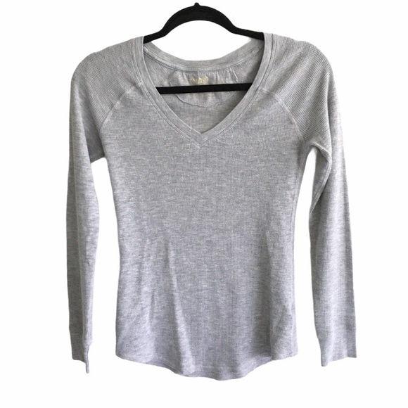 ARITZIA Tna Long Sleeve V-Neck Waffle T-Shirt Grey